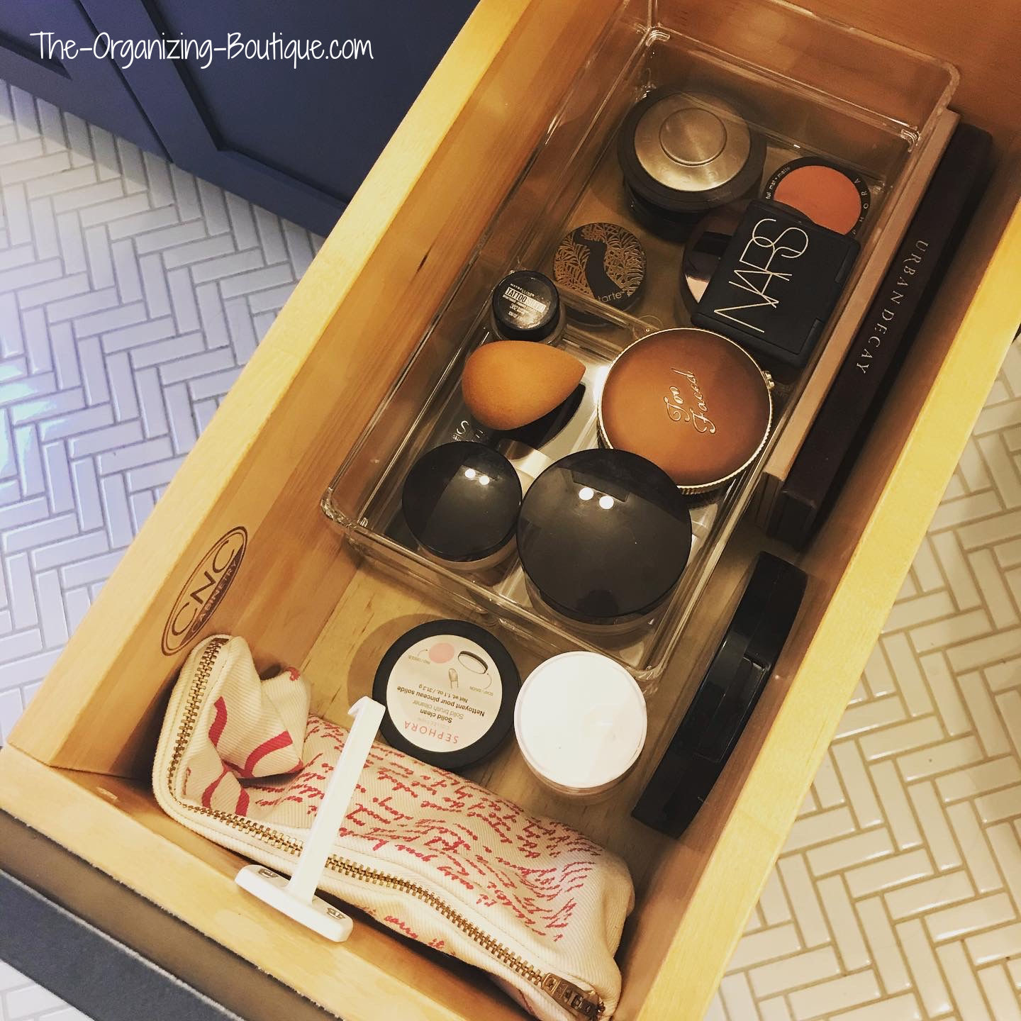 https://www.the-organizing-boutique.com/images/Bathroom-Makeup-Drawer-Tray-2.jpg